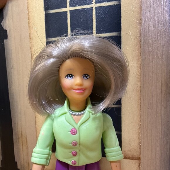 Vintage 2000 Fisher-Price Loving Family Woman Mom Granny Dollhouse Figure 5.5" - Picture 4 of 10